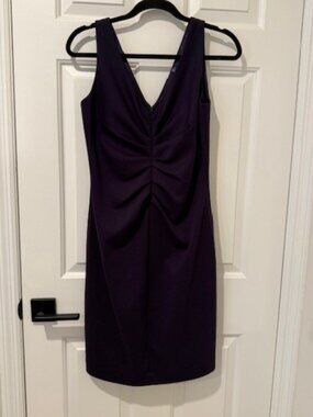 Tahari Size 6 Ruched front V-Neck Dress